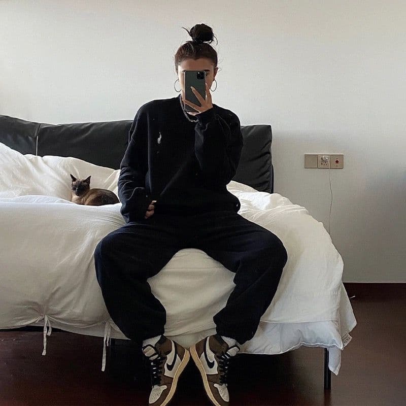 Ensemble deux pièces de sport haut de gamme pour femme, grande taille (jusqu'à 150 kg), style décontracté chic.