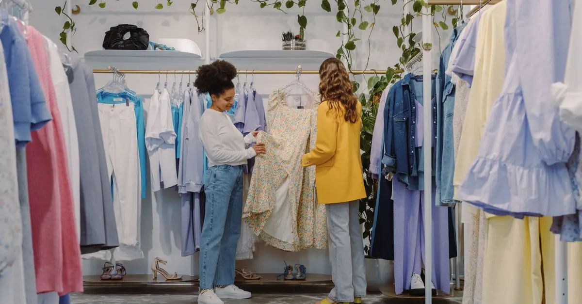Les couleurs incontournables de la mode féminine