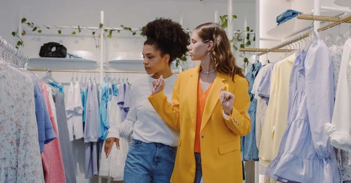 Les incontournables de la mode féminine pour un look moderne