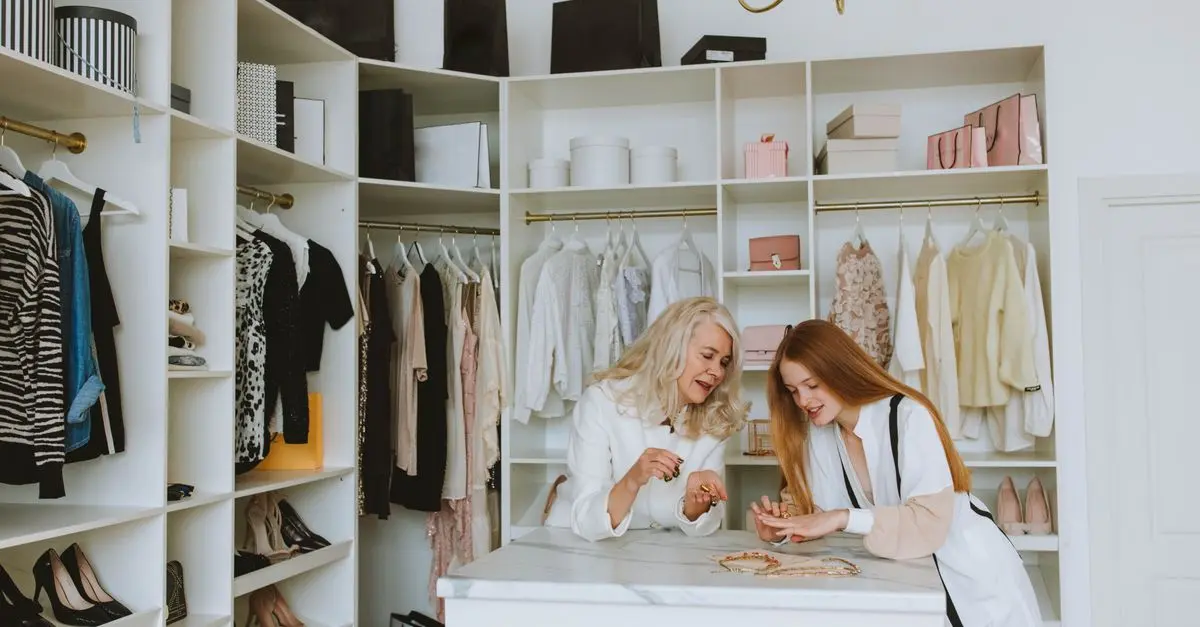 Les basiques incontournables à avoir dans son dressing féminin