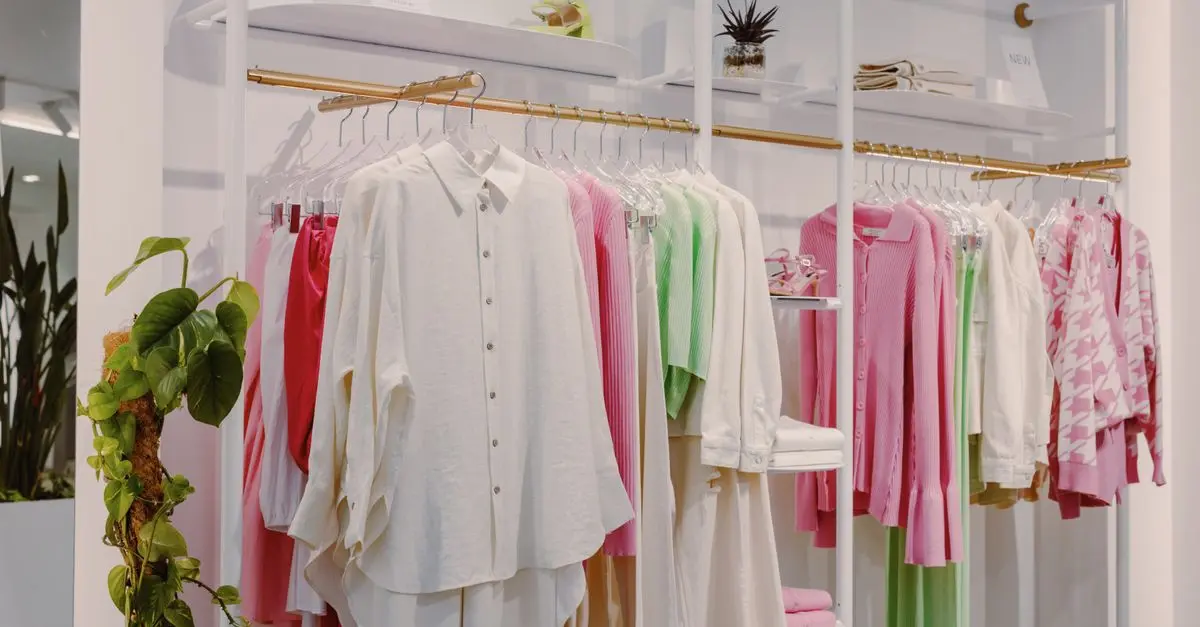 Les indispensables du dressing féminin : guide pratique