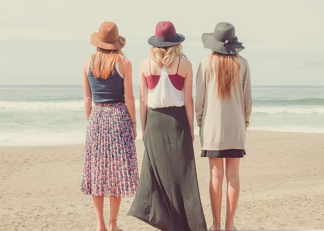 10 tendances incontournables de la mode féminine à suivre